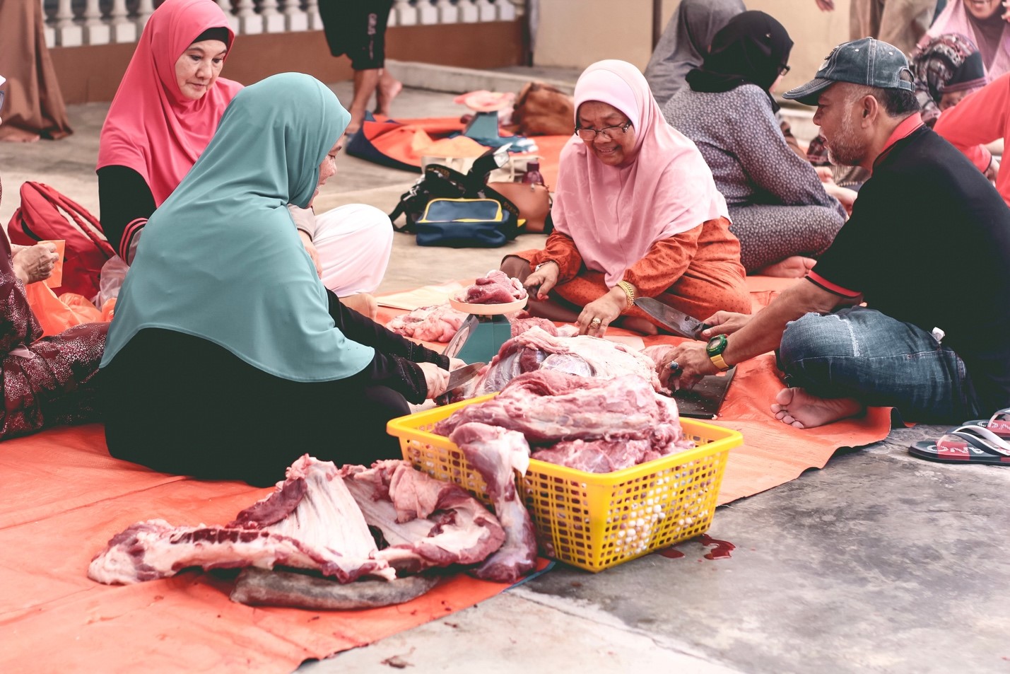 5 Cara Membersihkan Area Bekas Kurban dengan Karbol Lantai agar Bebas Bau