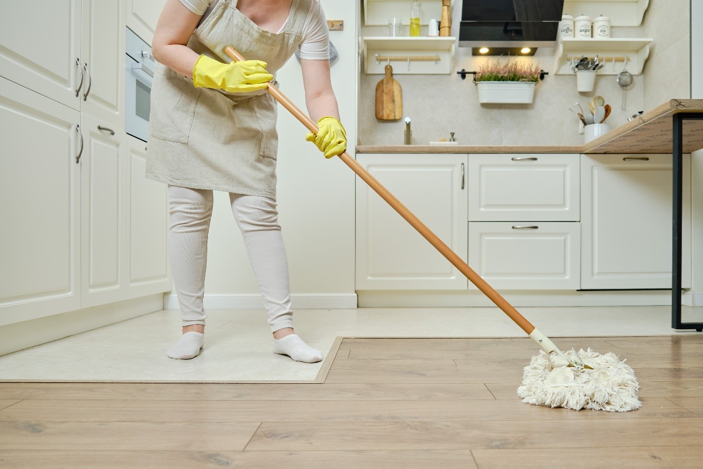 Alasan Pembersih Lantai Sereh Bisa Bantu Mengusir Serangga