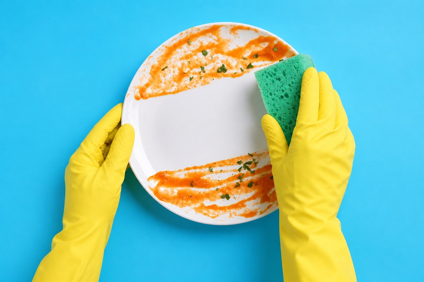 Cara Membersihkan Peralatan Makan yang Benar agar Piring Bayi Bebas Lemak dan Kuman