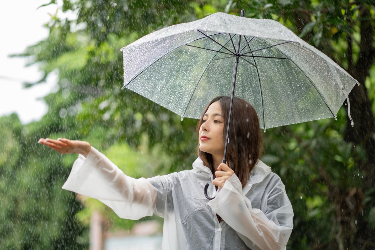 Cara Menjaga Kesehatan Kulit Tubuh di Musim Hujan