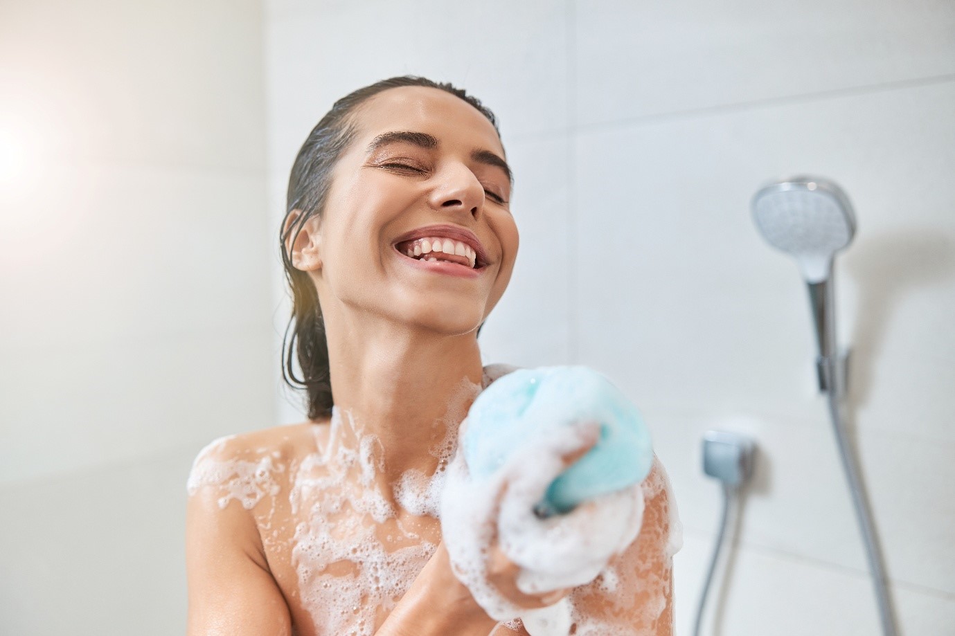 Jangan Sampai Salah Pilih, Ini Alasannya Kamu Harus Mandi Menggunakan Sabun Mandi untuk Kulit Kering