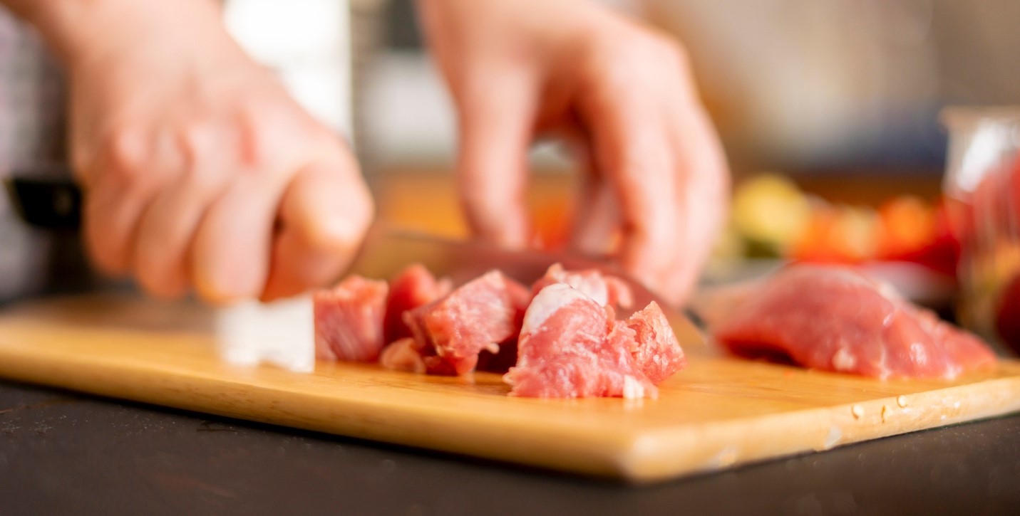 Rahasia Tangan Tetap Bersih Saat Olah Daging Kurban dengan SOS Hand Wash